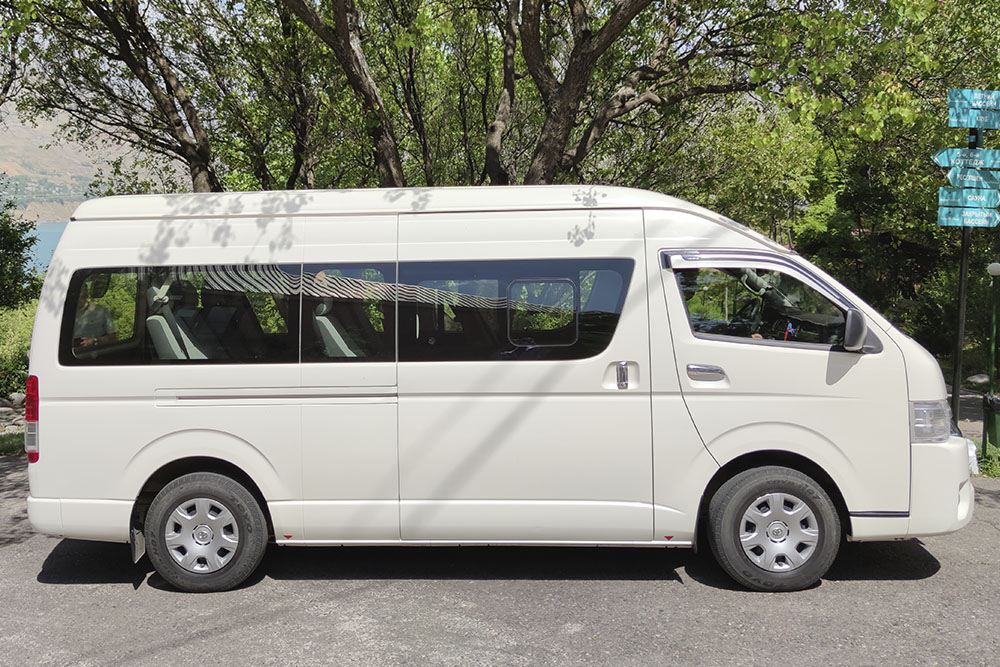Micro-bus Toyota Hiace