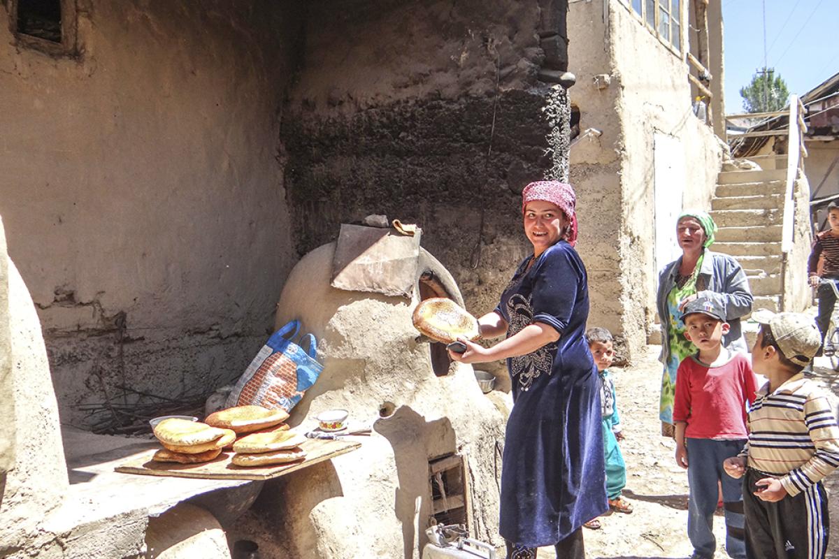 приготовление лепешки в Гелане