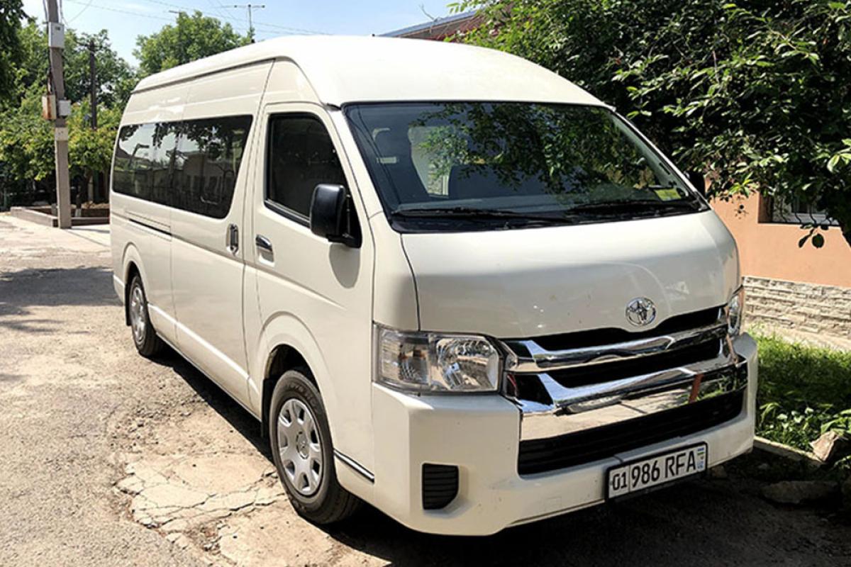 Микро-автобус Toyota Hiace 10 чловек
